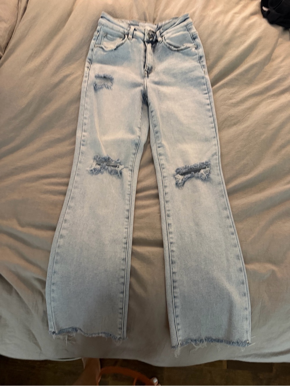 Women's Mid-Rise Light Wash Distressed Cropped Jeans